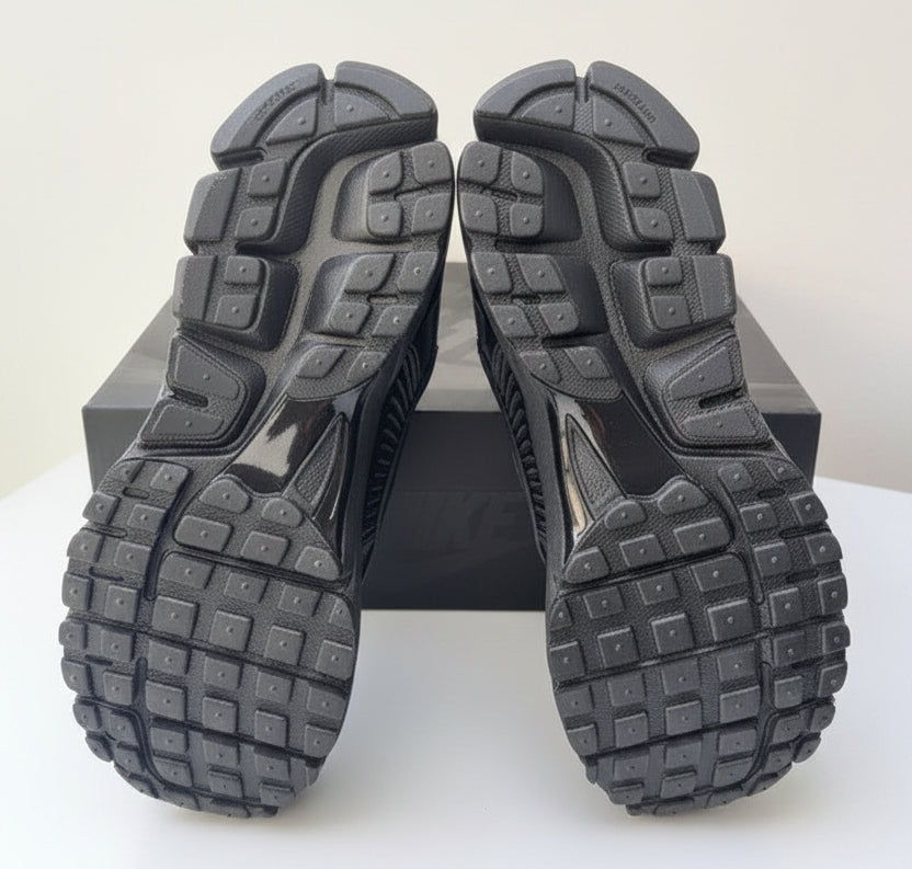 Nike Zoom Vomero 5 - Size UK 7